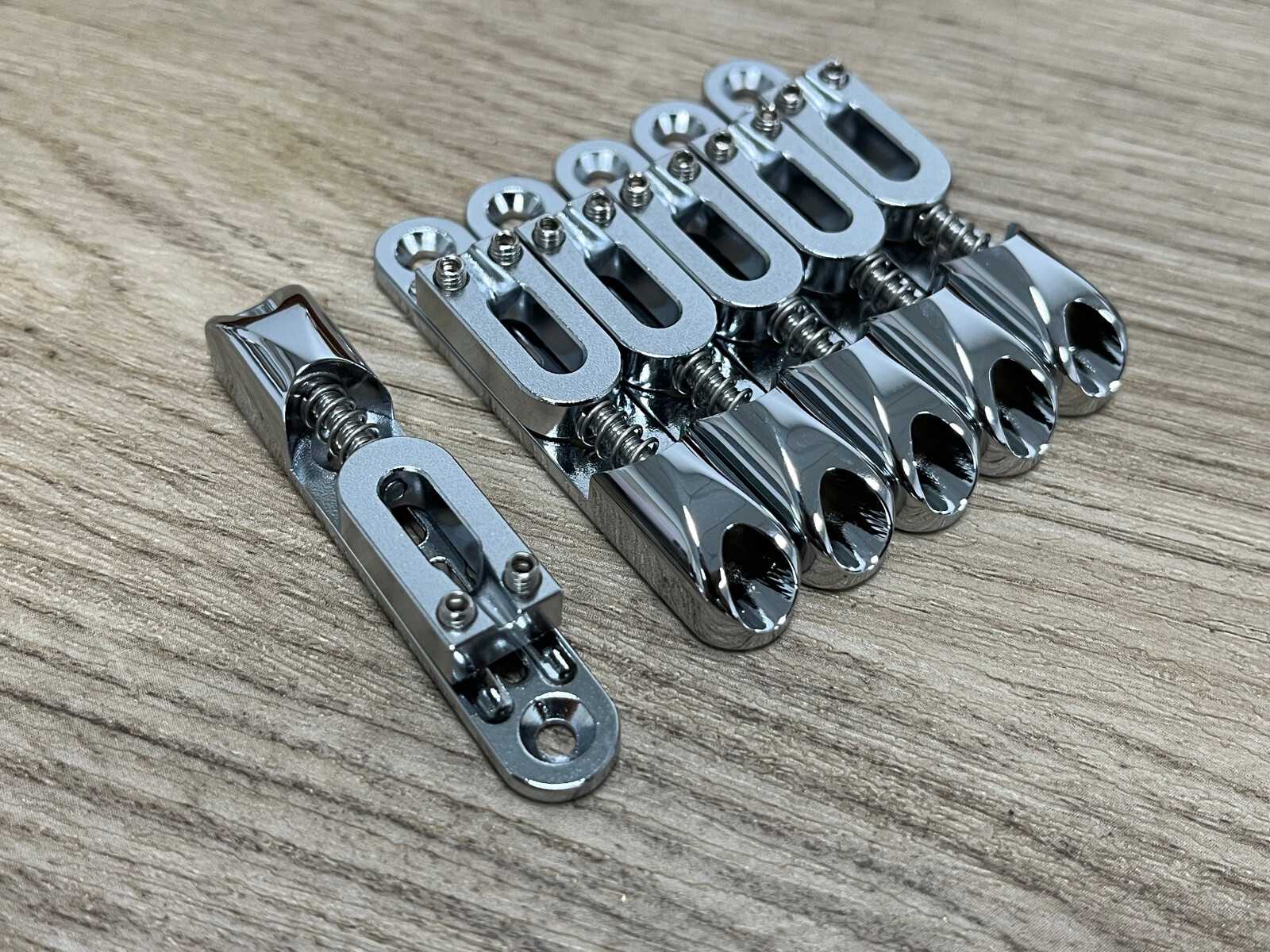 6 pieces Aumsen Solo Single String Guitar Bridge All brass CHROME — view 2
