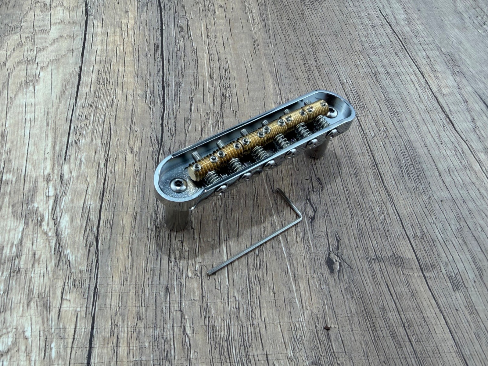 Mustang Bridge w/ Large Saddles, 55mm, Fender Jaguar Jazzmaster — view 2