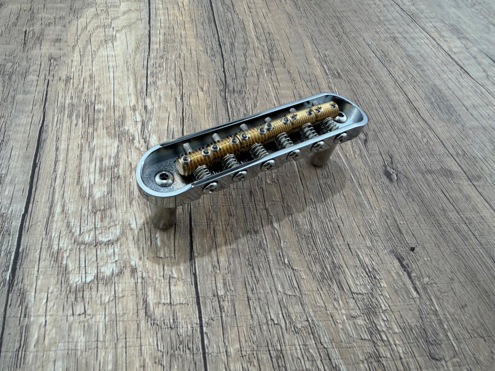 Mustang Bridge w/ Large Saddles, 55mm, Fender Jaguar Jazzmaster — view 3