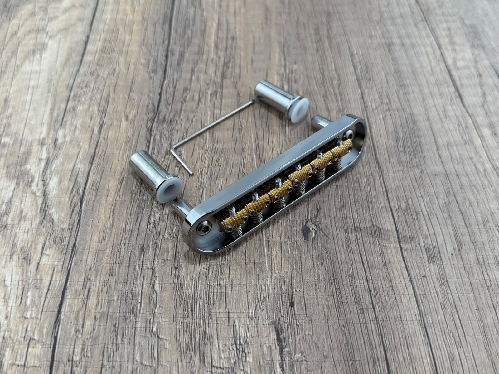 Mustang Bridge w/ Large Saddles, 55mm, Fender Jaguar Jazzmaster — view 4
