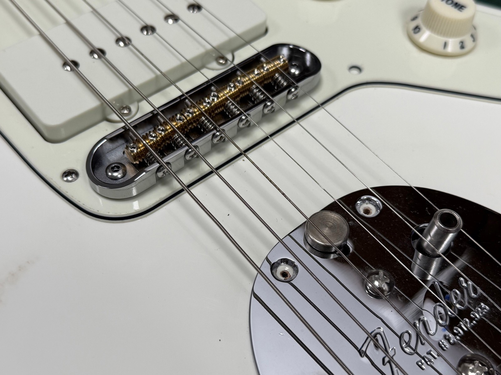 Mustang Bridge w/ Large Saddles, 55mm, Fender Jaguar Jazzmaster — view 5