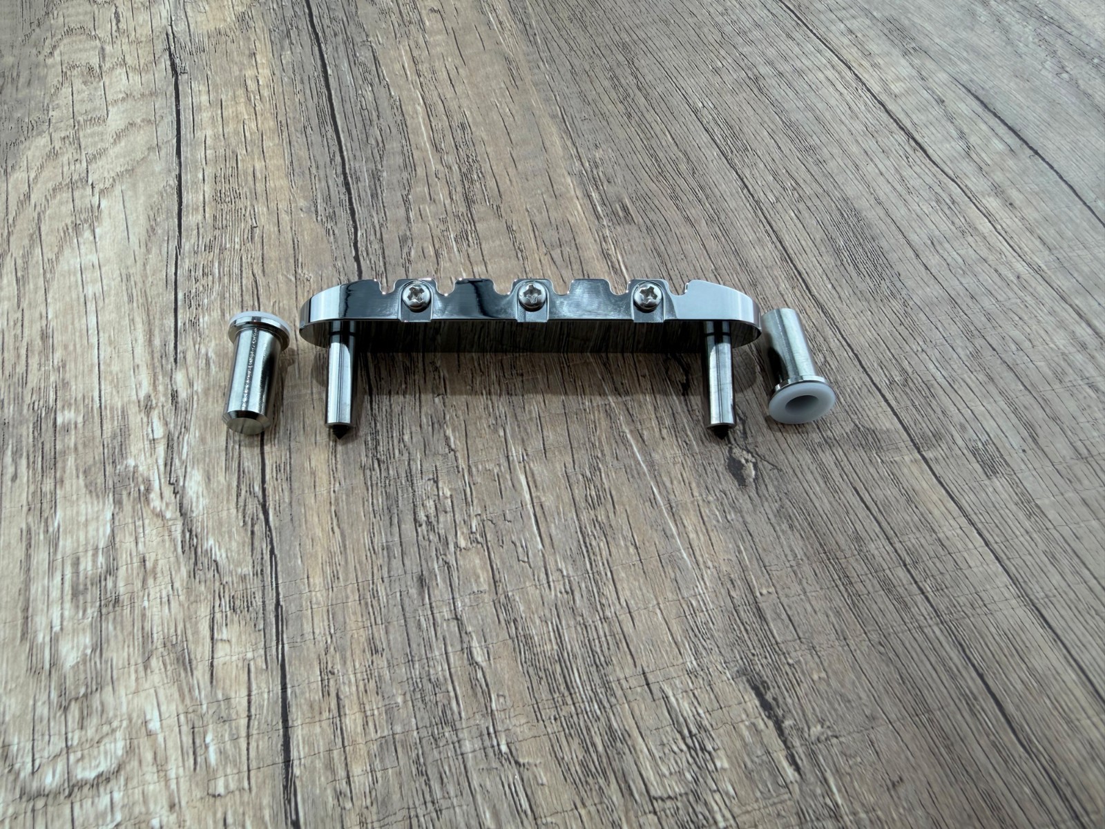 AUMSEN chrome bridge assembly for Jazzmaster and Jaguar 2 1/16 Spacing — view 2