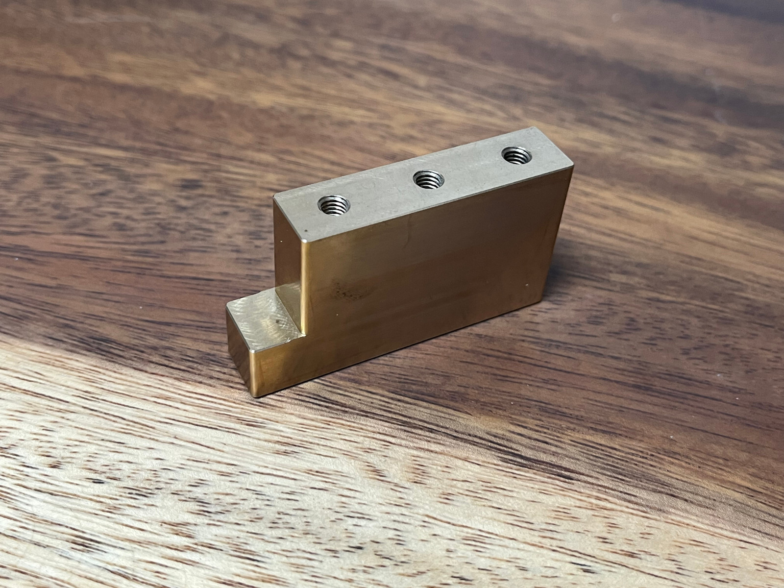 AUMSEN Fat Brass L Shape Tremolo Block 32mm — Aumsen guitar part