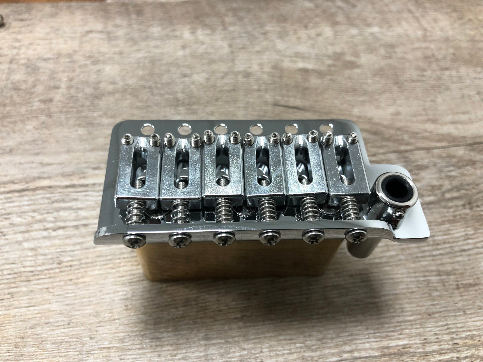 AUMSEN 6 Point Tremolo-brass Saddles for Strat Guitar — view 3