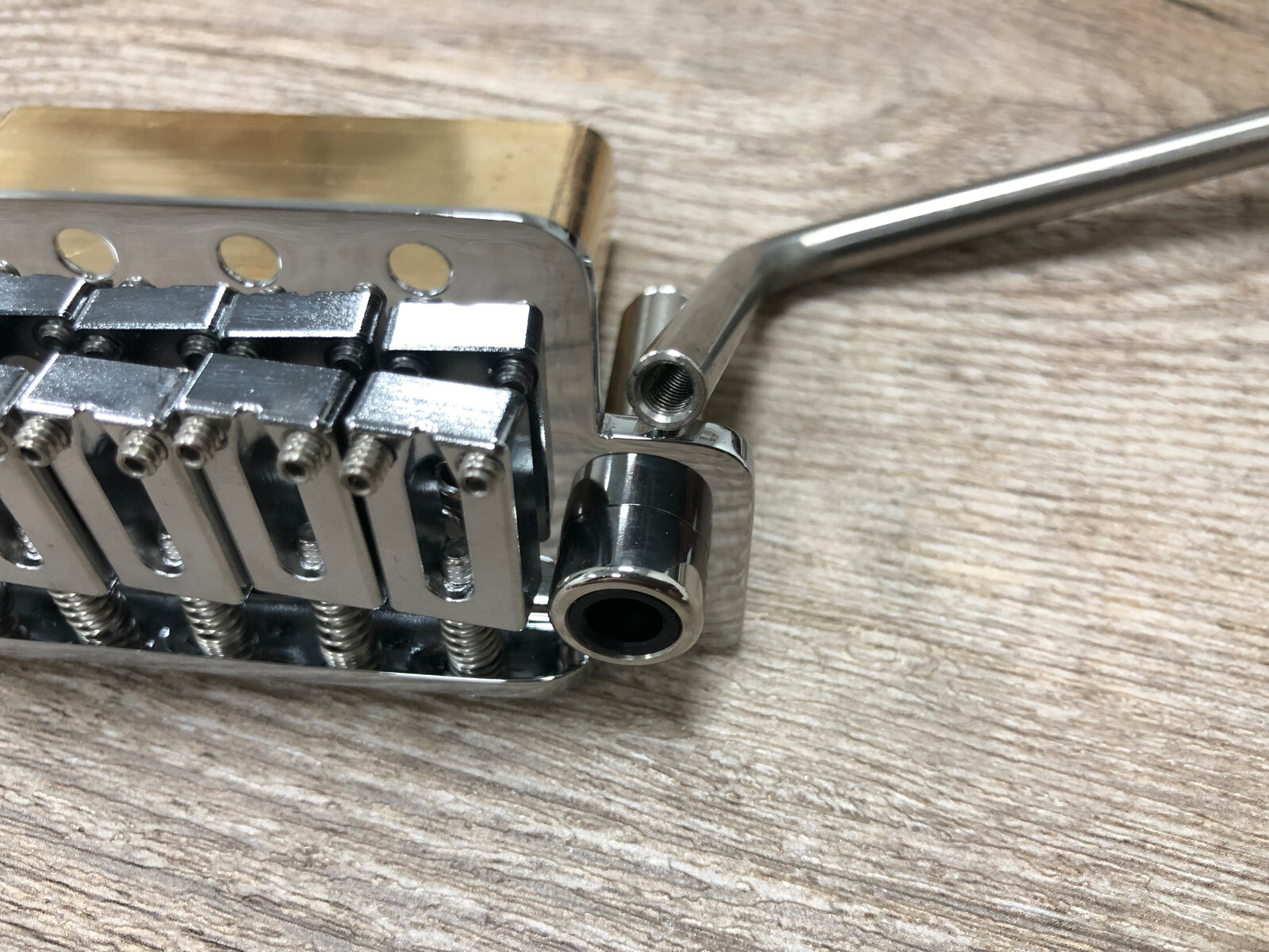 AUMSEN 6 Point Tremolo-brass Saddles for Strat Guitar — view 4