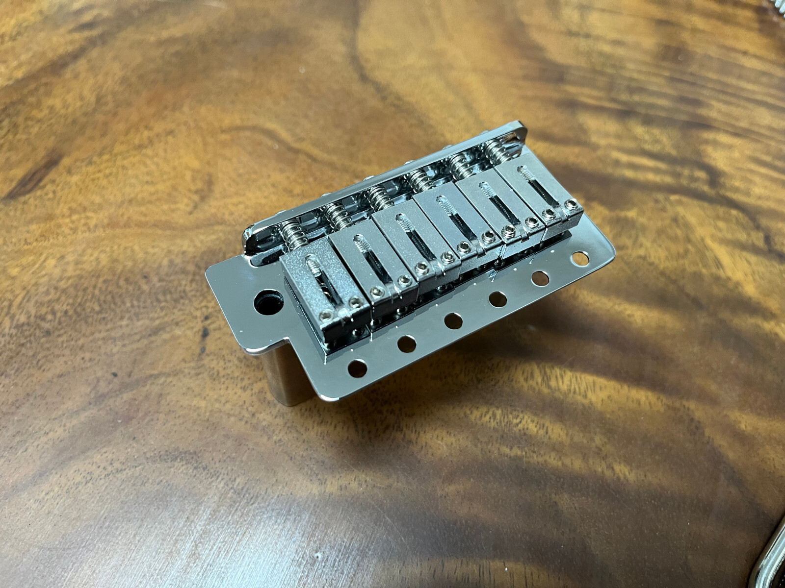 Aumsen Vintage/Narrow Strat Tremolo Bridge Set — view 2