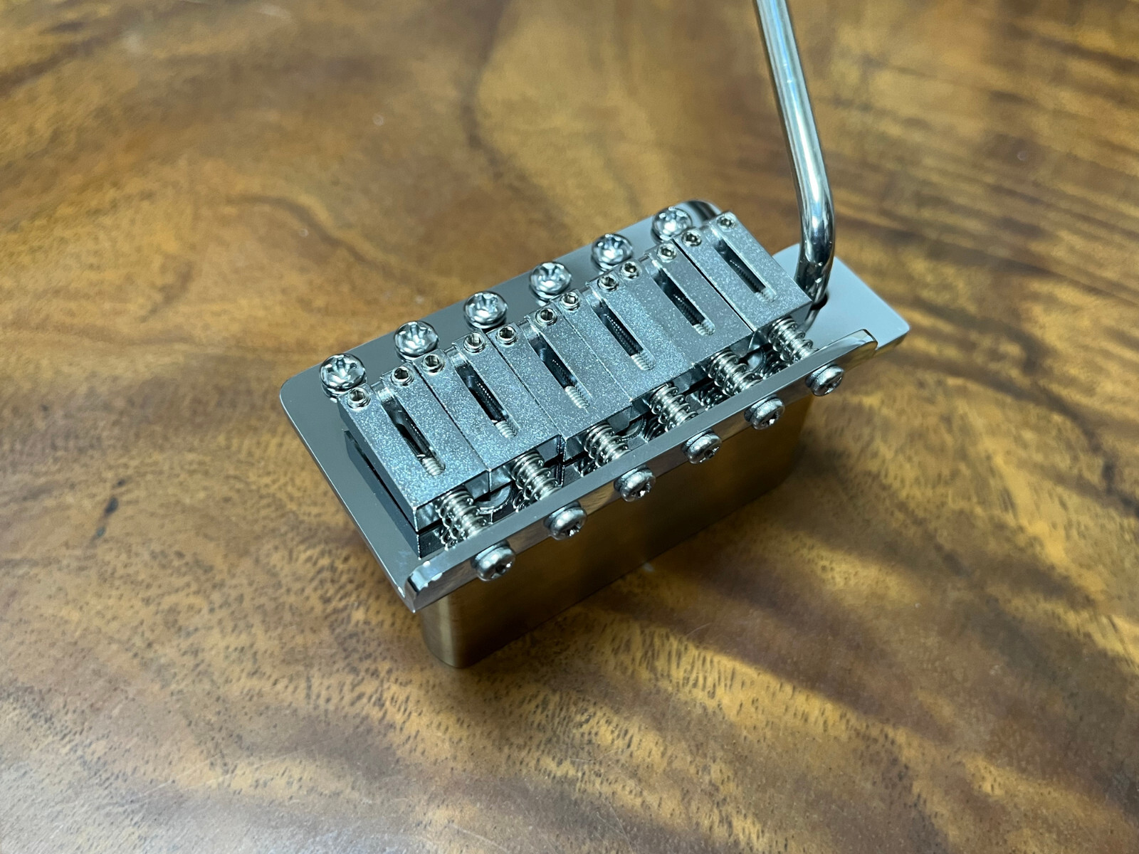 Aumsen Vintage/Narrow Strat Tremolo Bridge Set — view 3